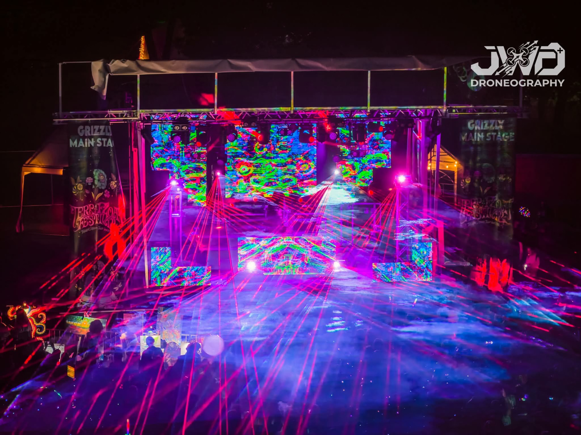 Pink lasers sweeping the main stage from above